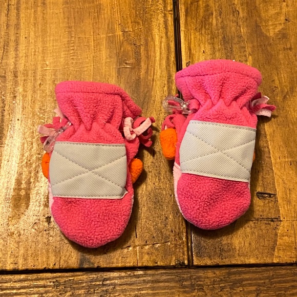 The Children’s Place Mittens - Picture 2 of 3